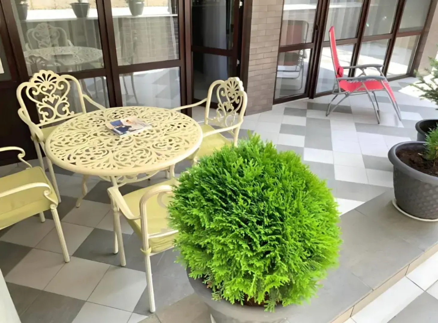 Апартаменты Holiday and Business Apartments