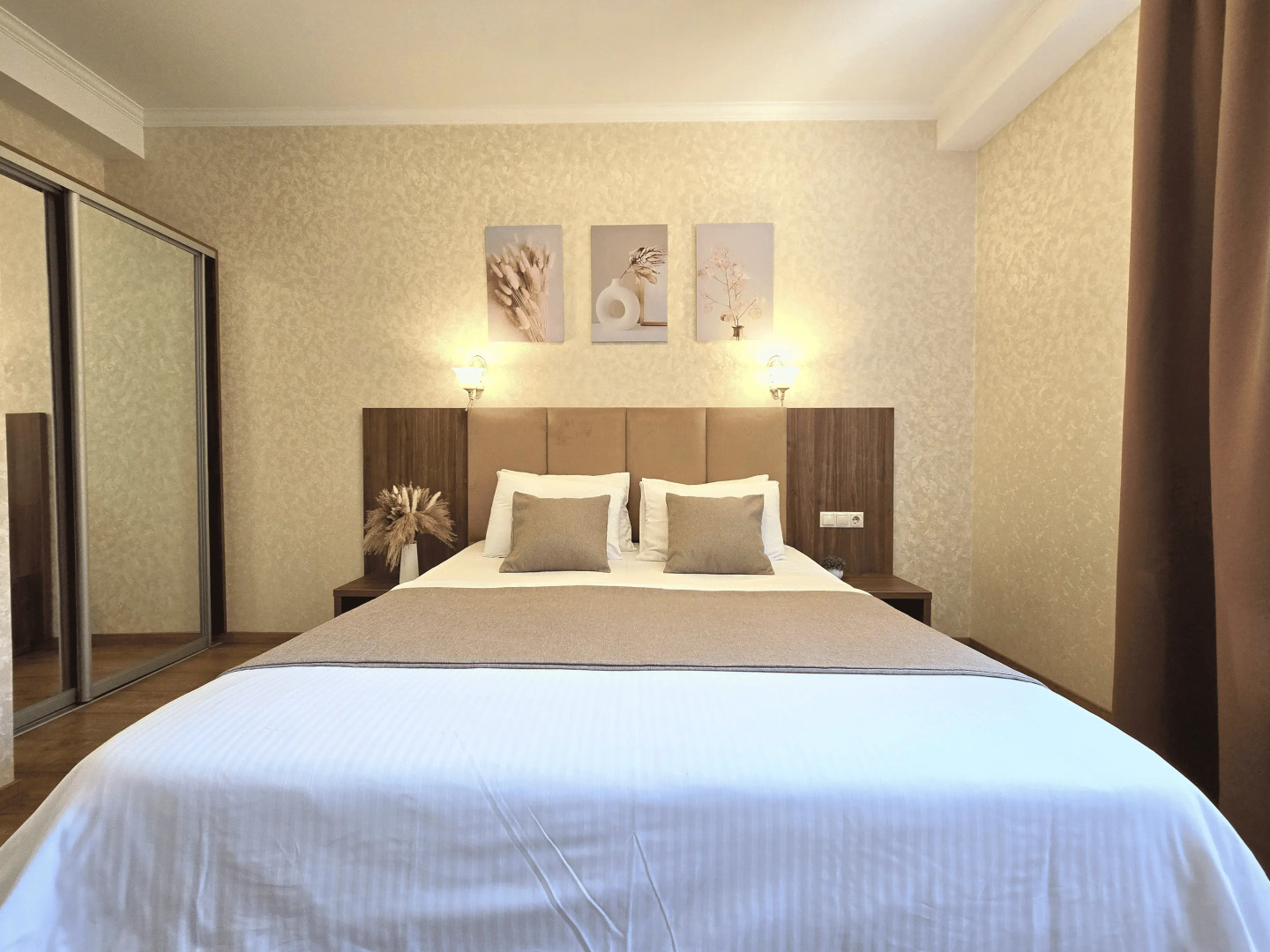 Квартира теплая с отдельной спальней полноценной кухней и видом на горы