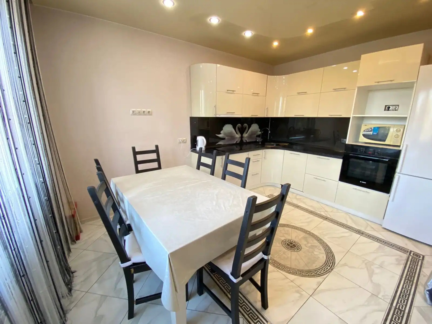 Апартаменты 3х комнатная квартира возле метро