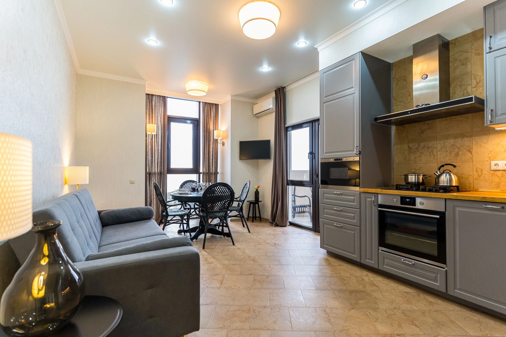 Апартаменты c видом на Морe и Гоpы в ЖК Aльбaтpос oт LеtoApart