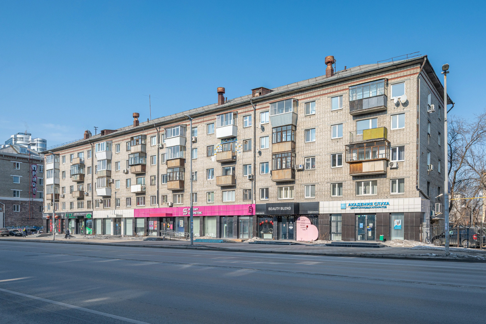 Апартаменты Альянс Малышева 85 БЦ Высоцкий Штаб Округа