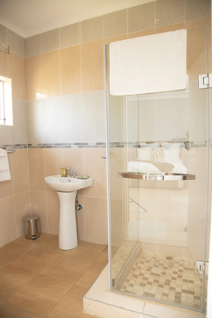 Отель Khayalethu Garden Lodges