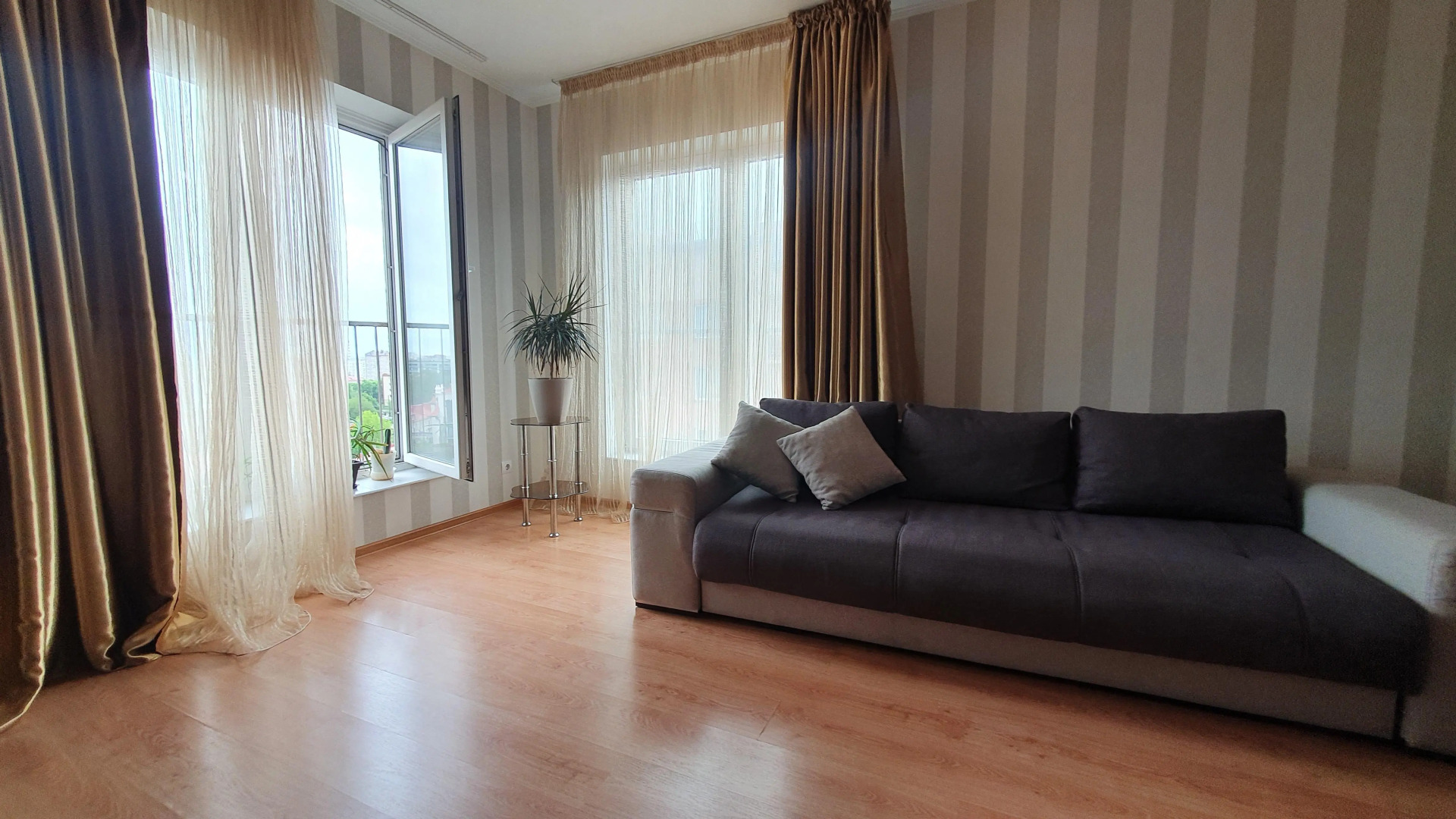 Квартира двухкомнатная 76м2 на Куйбышева 40