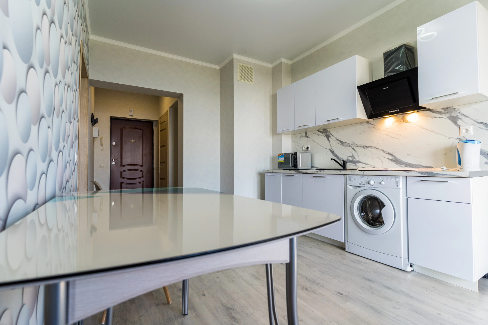 Апартаменты Просторные С Панорамным Балконом От LetoApart