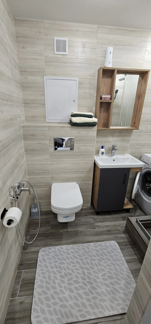 Квартира Двухкомнатная в тихом дворе с новым ремонтом и техникой