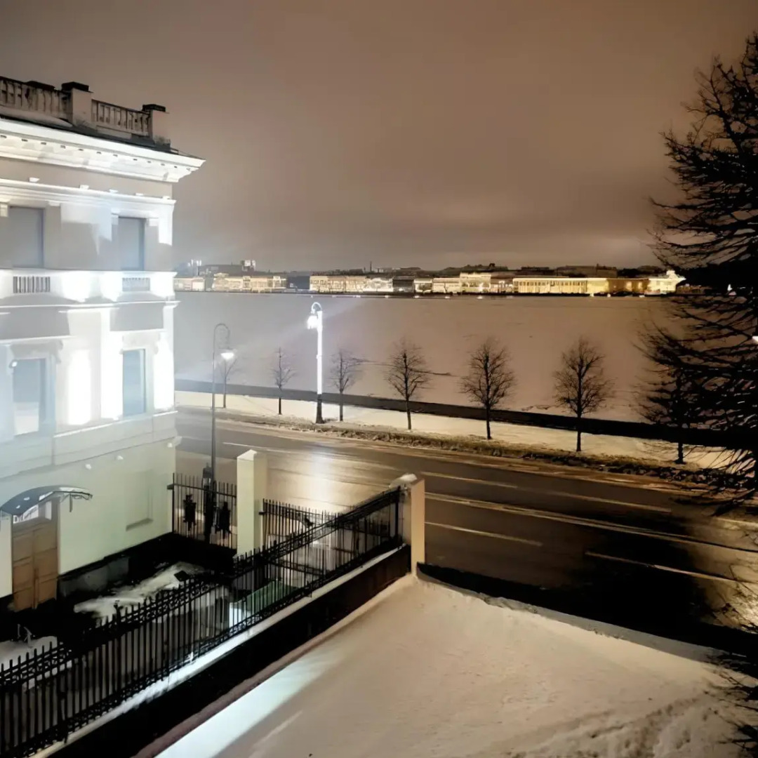 Апартаменты с видом на Неву в центре города