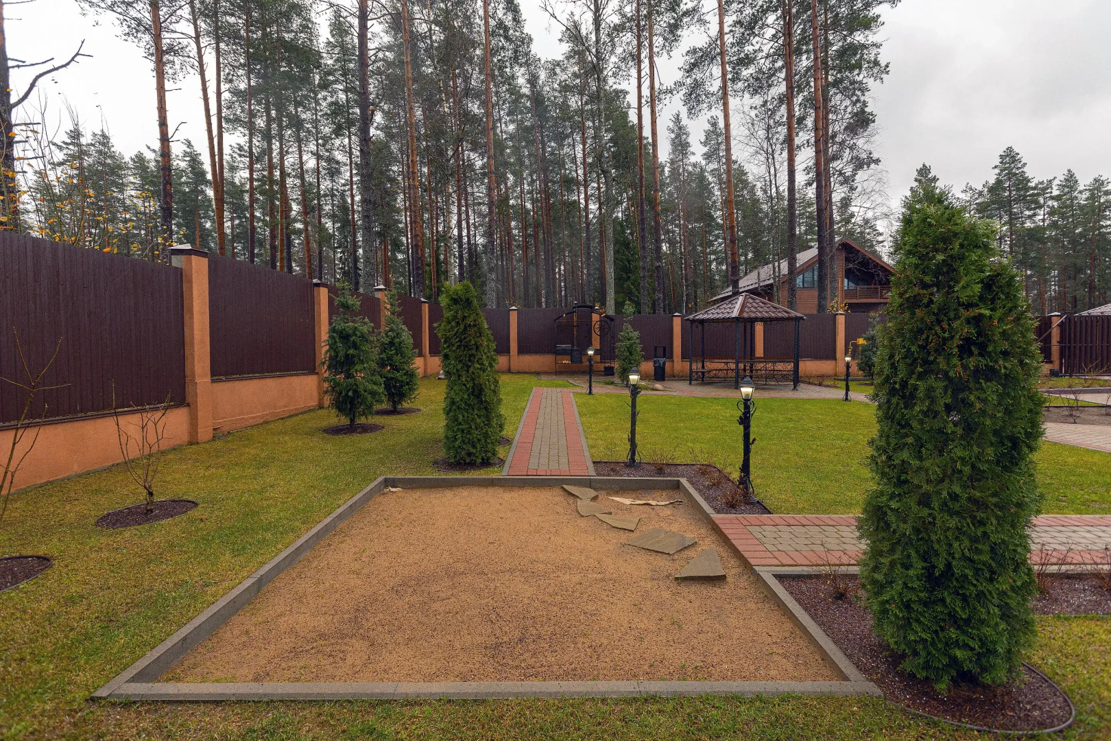 Частный дом WhiteyHouse половина 2