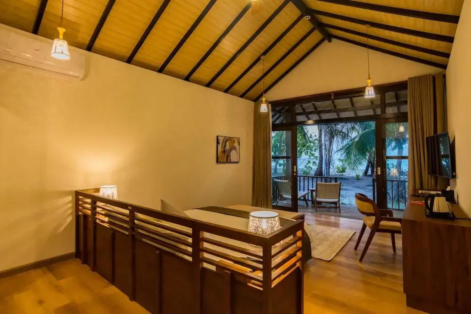 Курортный Отель Fiyavalhu Resort Maldives