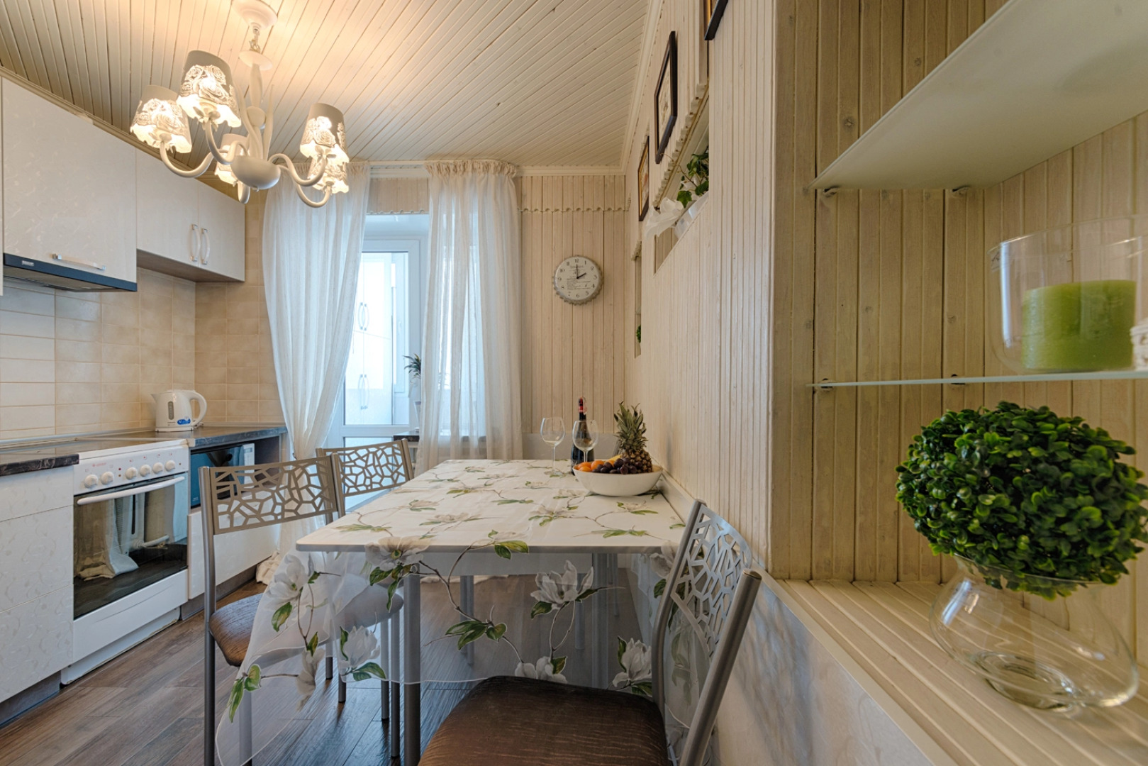 Апартаменты 5-комнатные HomeApart Сторожовская, 8