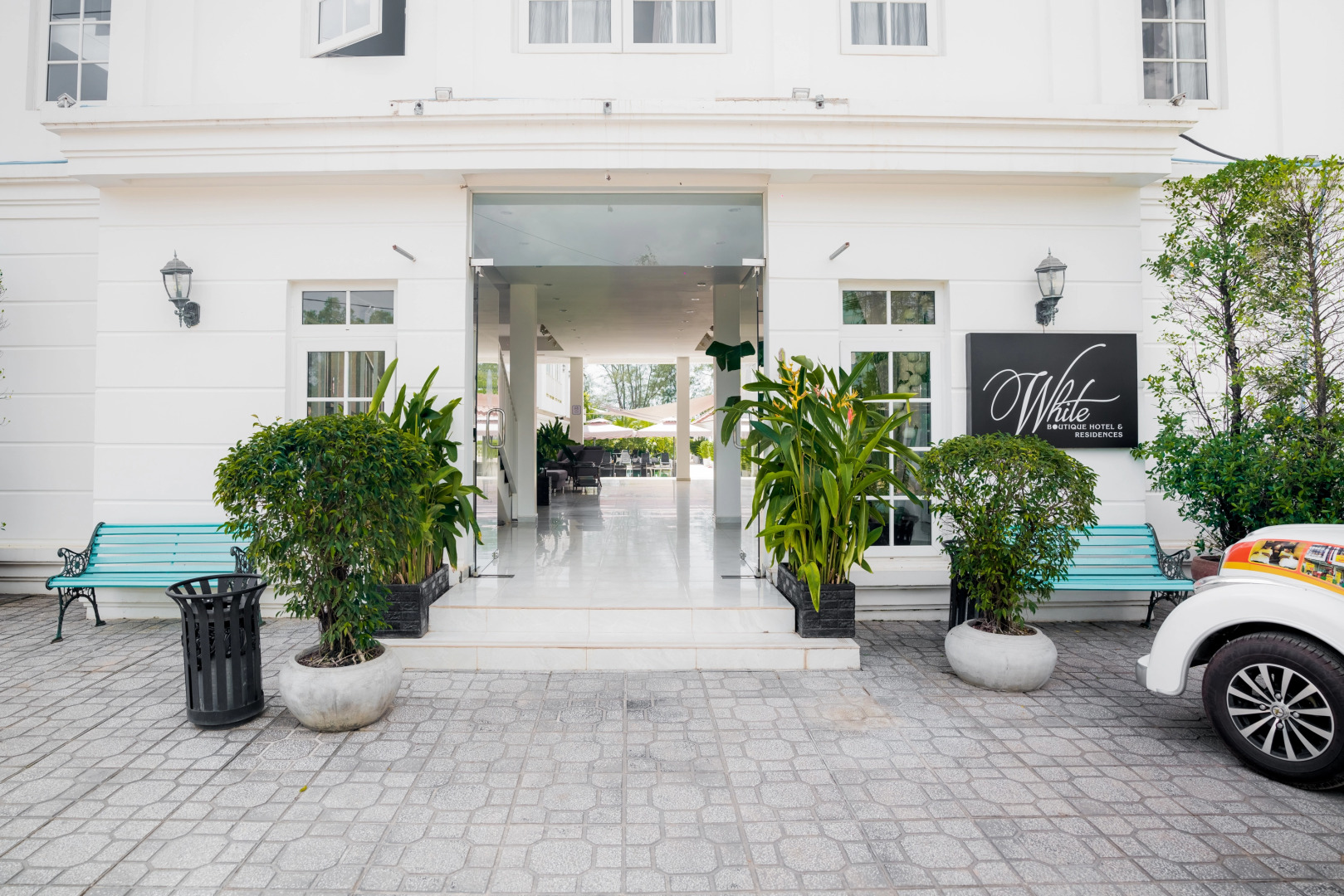 White Boutique Hotel & Residences