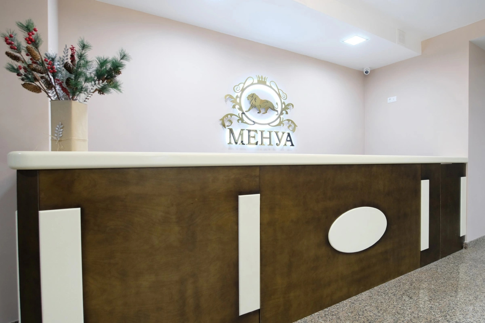 Отель Менуа