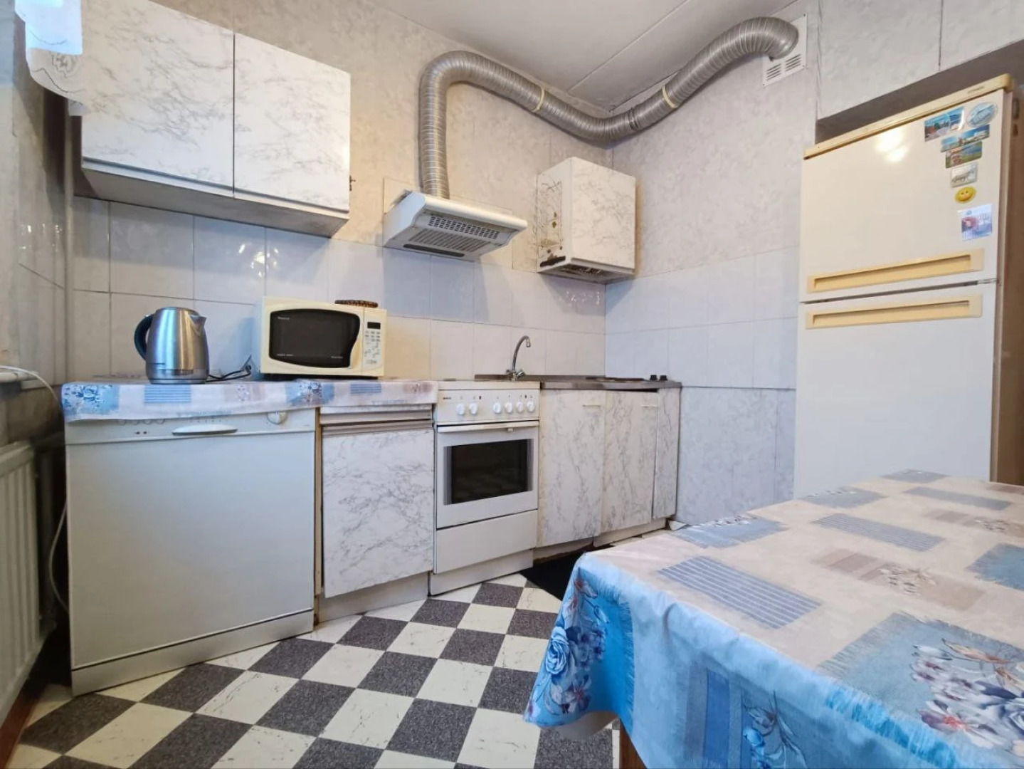 Квартира 3 Отдельные Спальни и Кухня