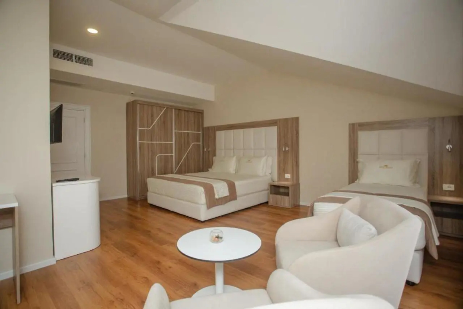 Отель Kompleksi Exalco Al