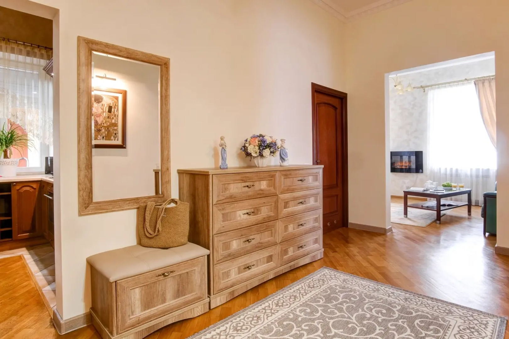 Апартаменты ЕвроУют Просторные четырехкомнатные апартаменты в центре