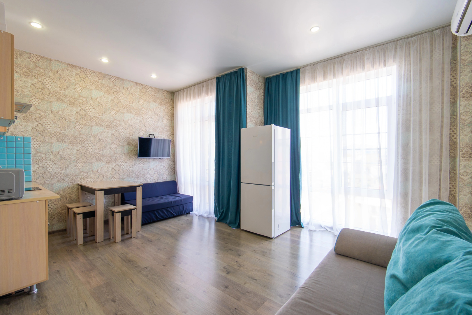 Апартаменты уютные с панорамными окнами от LetoApart