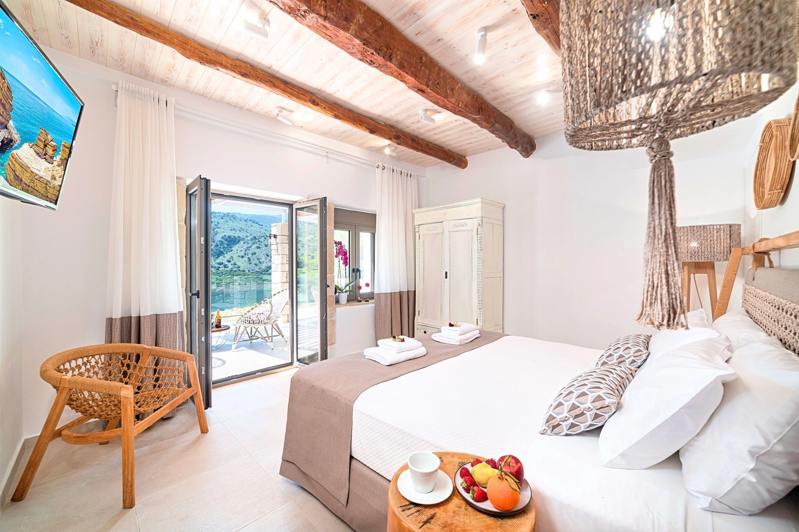 Вилла Blue Lake Heated Pool