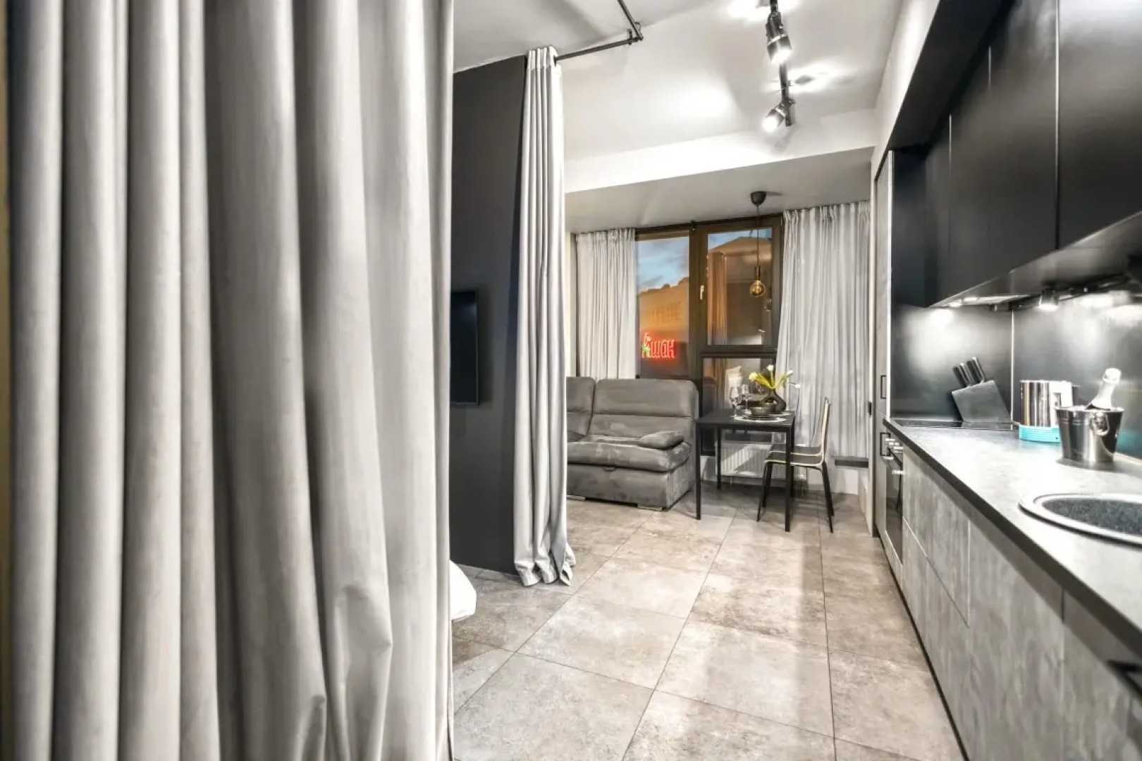 Апартаменты Люкс с Видом на Город Elite Apartments