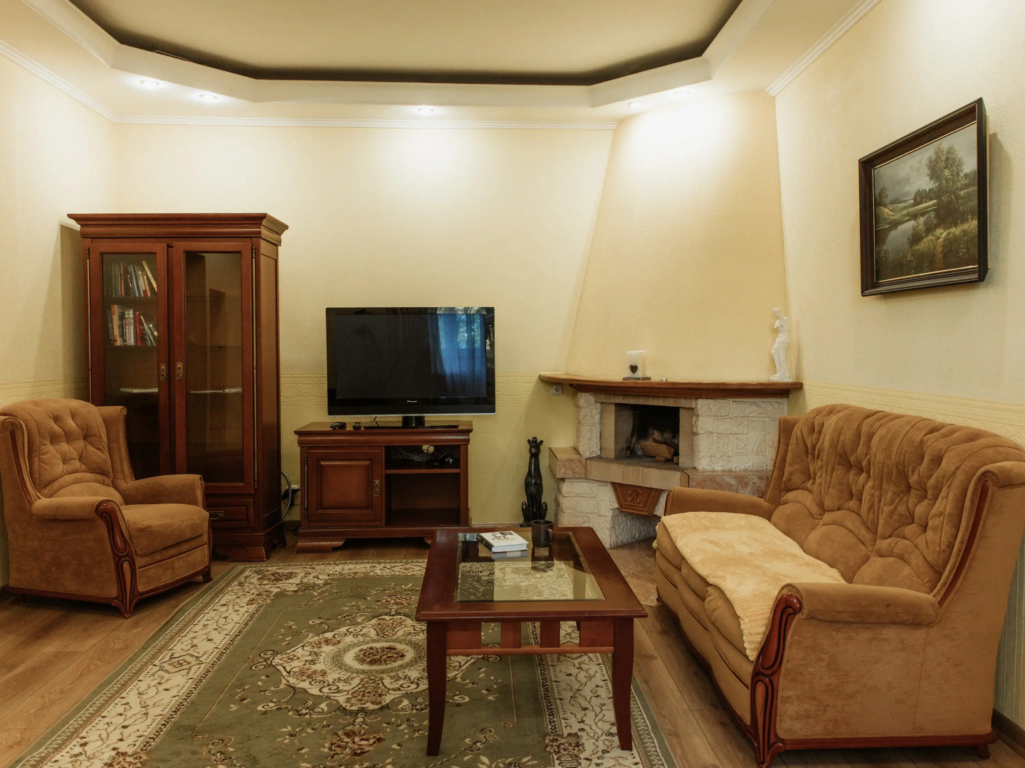 Апартаменты Трехкомнатные с камином в самом центре Новый дом