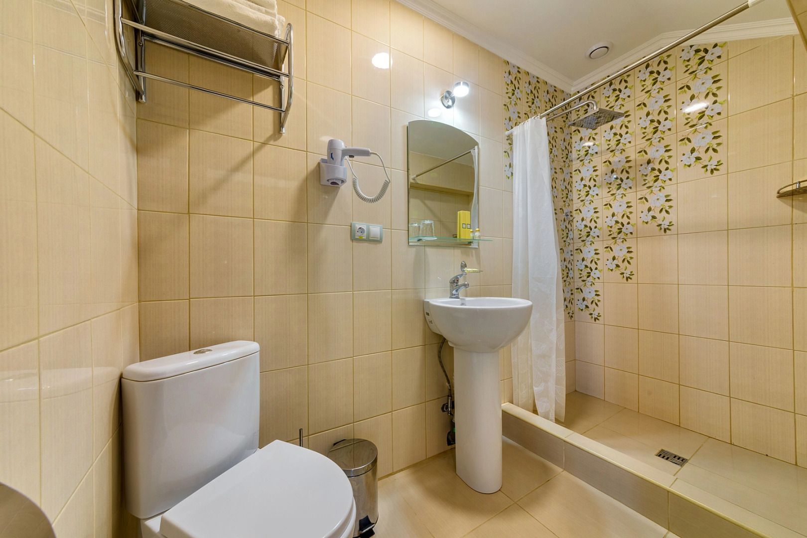 Отель Людмила