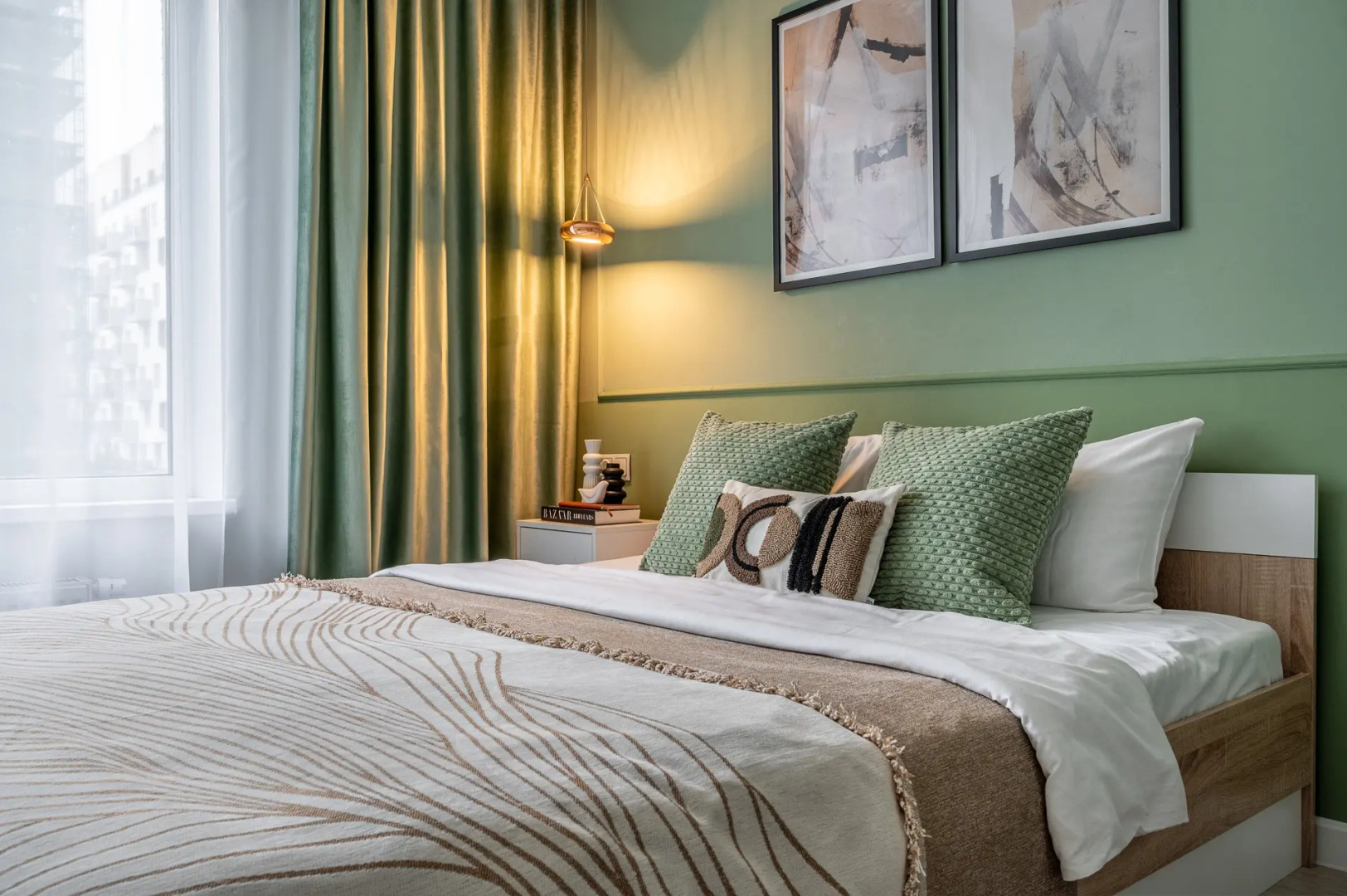 Студия у Метро Космонавтов