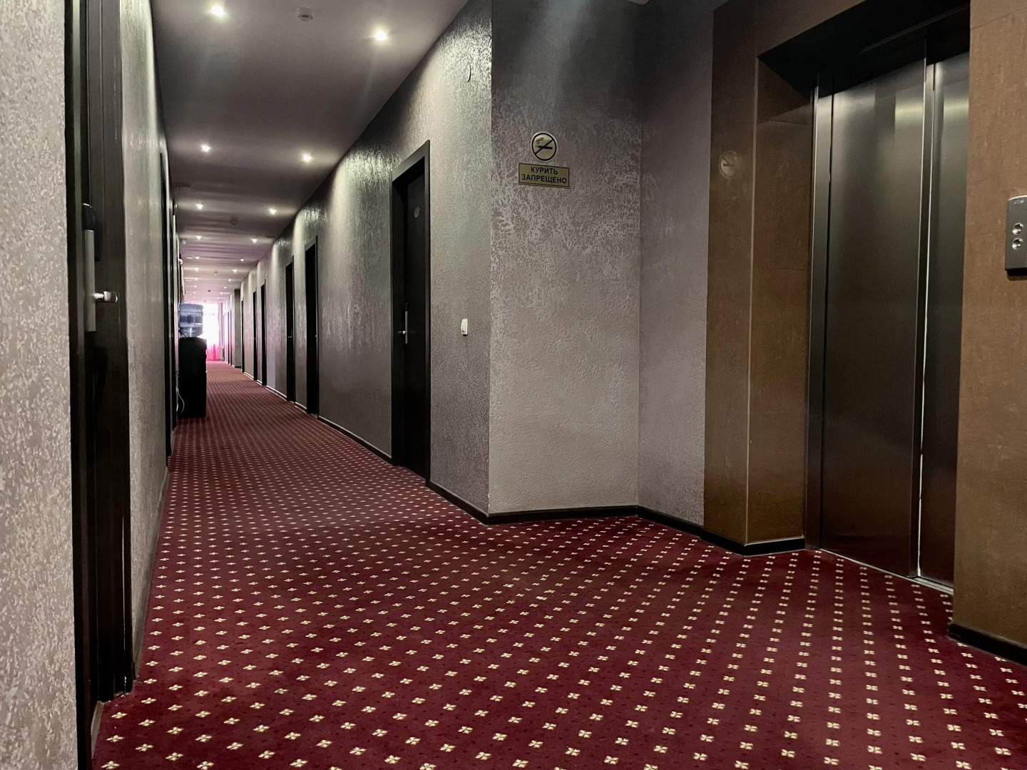 Отель Корона