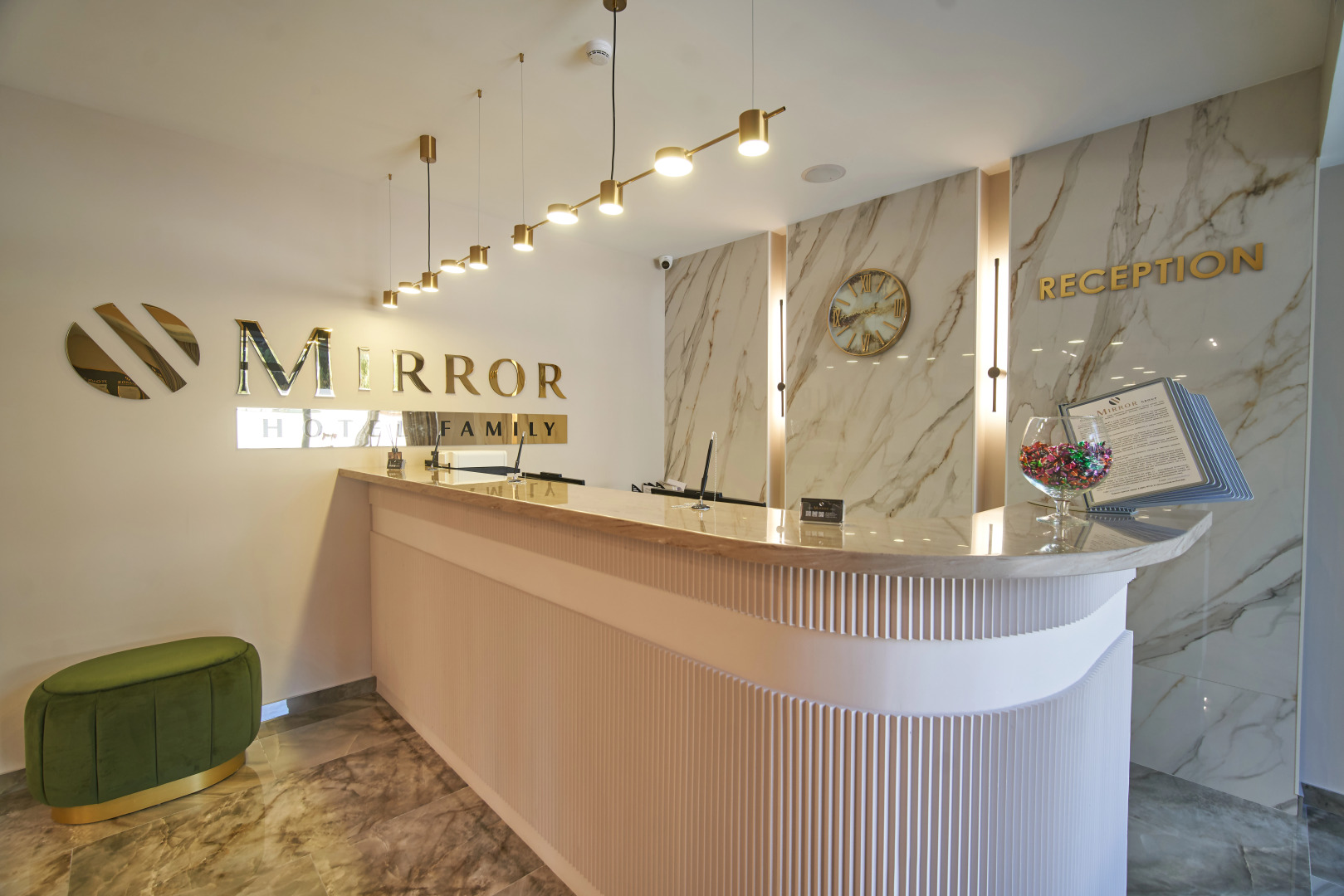 Отель Mirror Family