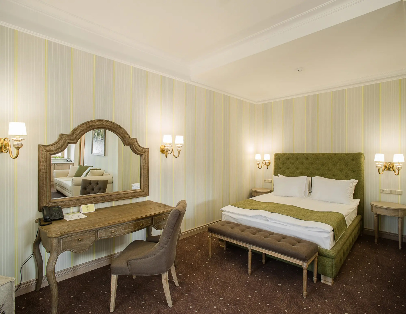 Отель Левада