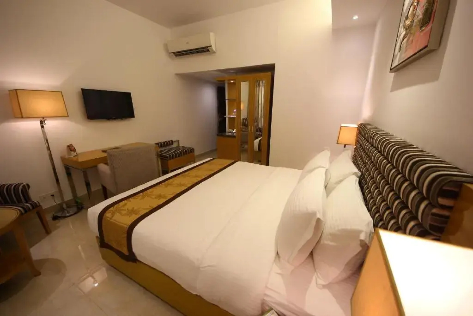 Отель Bengal Canary Park