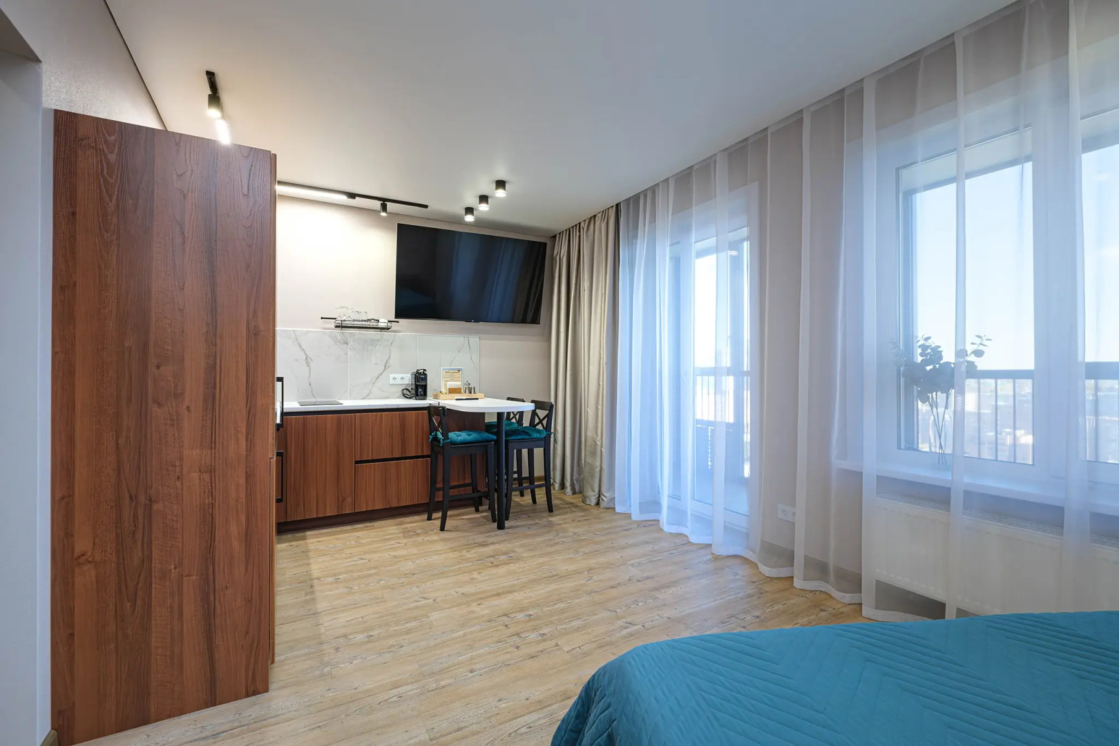 Квартира Новая студия в 5 минутах от ТРЦ Аура