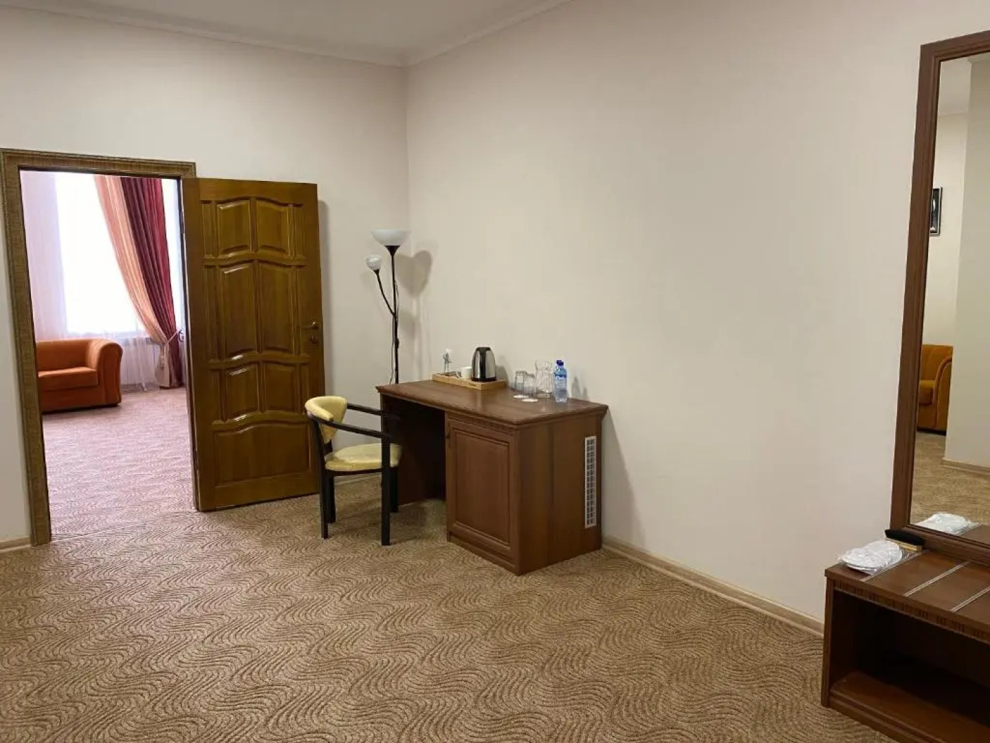 Отель Continent