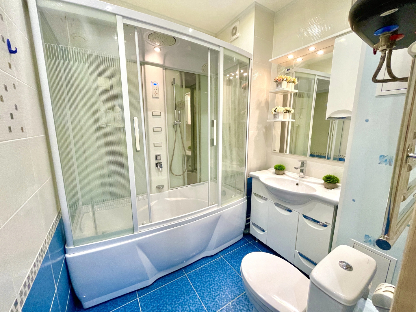 Апартаменты двухкомнатные в Центре Города на 5 этаже (рядом с набережной р. Волга) у ул. Арцыбушевская, 204