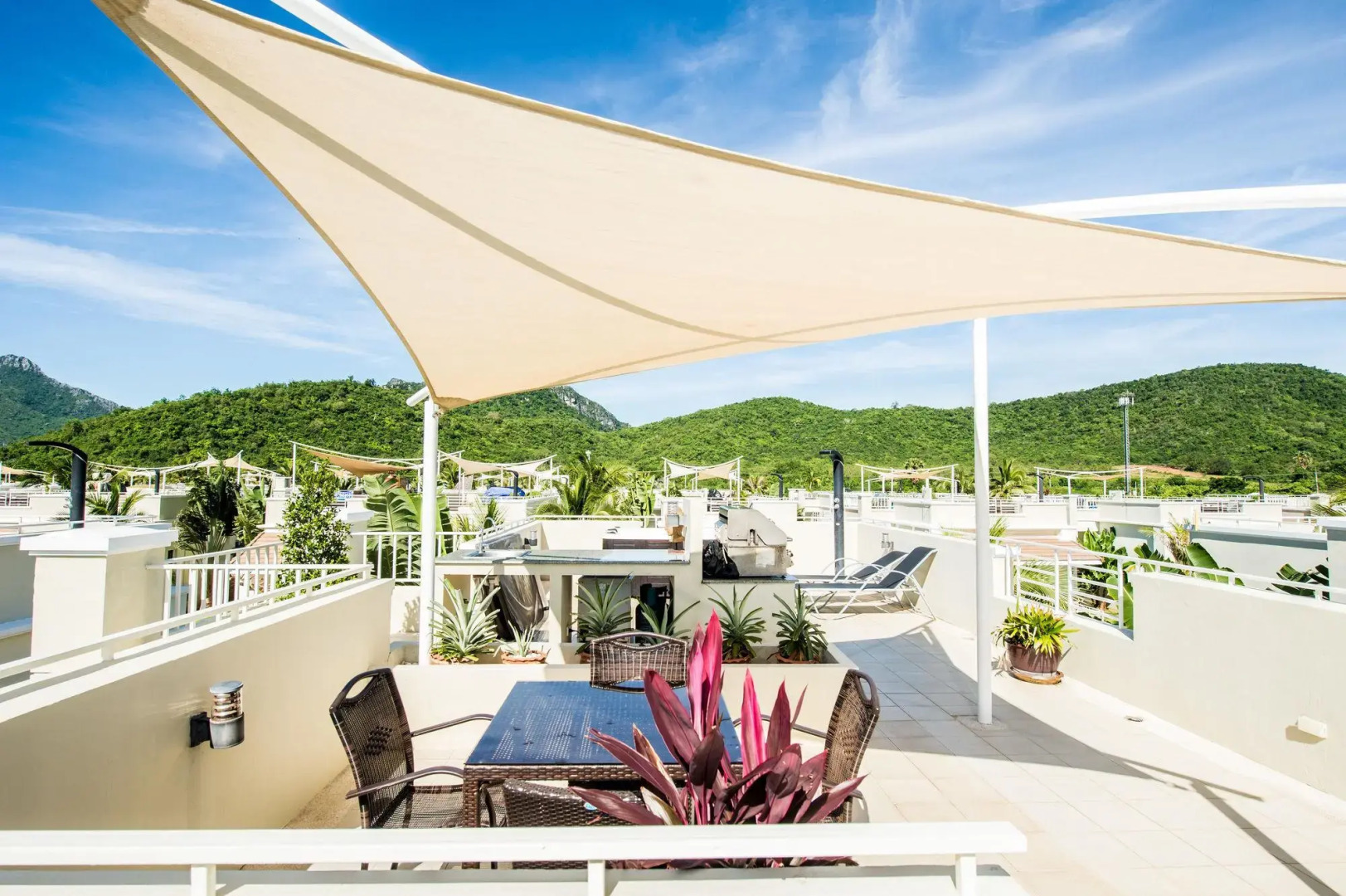 Отель The Oriental Beach Pearl