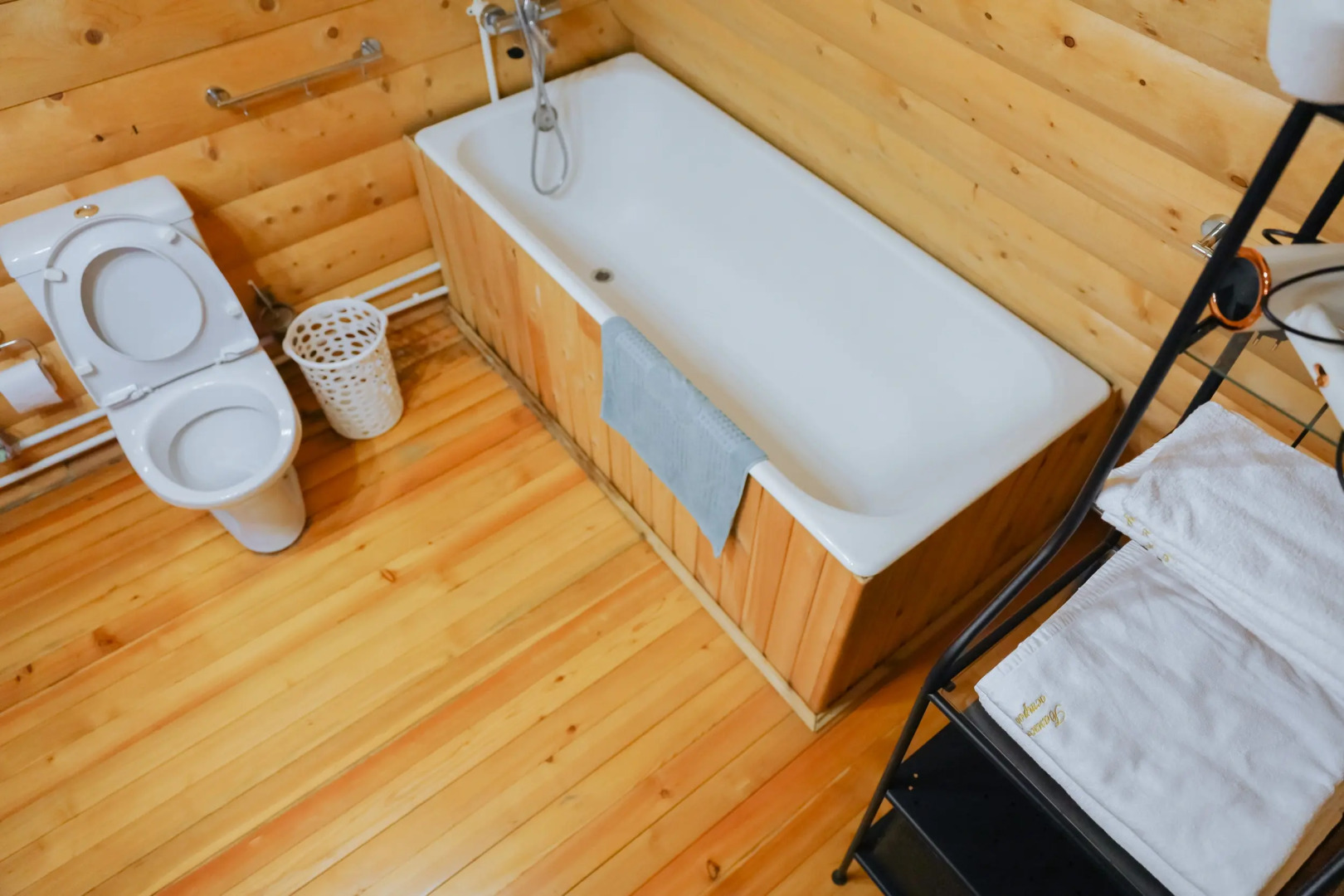 Частный Дом на Берегу "ГНЕЗДИЛО-ВО!"