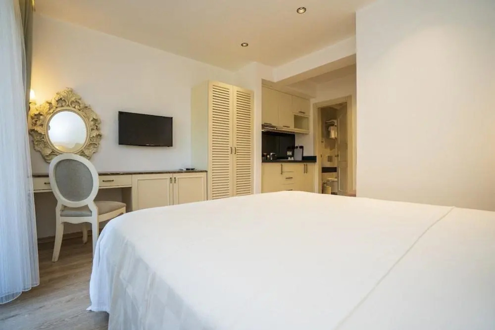 Апарт-отель Channel Suites