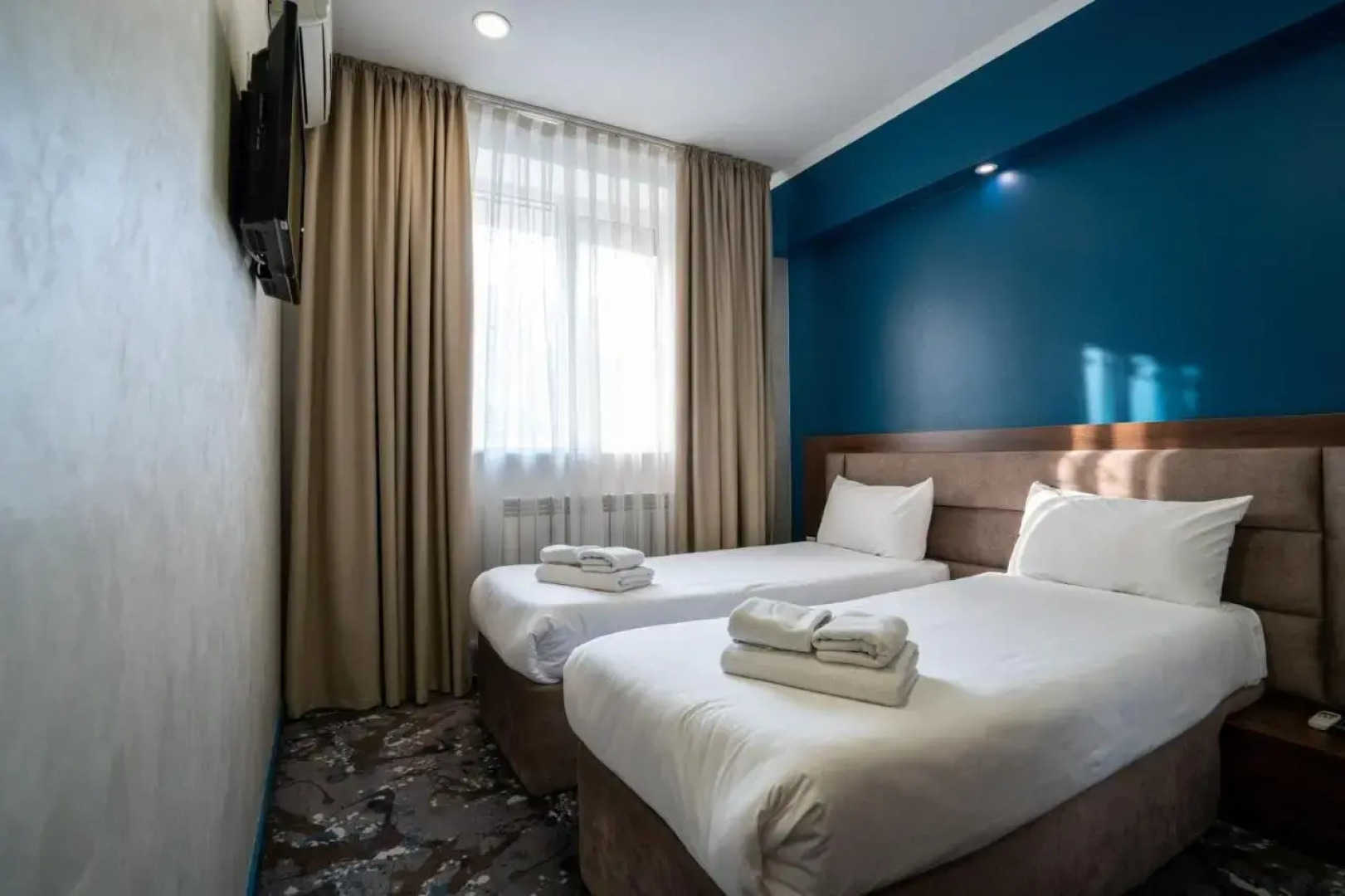 Отель Mildom Express