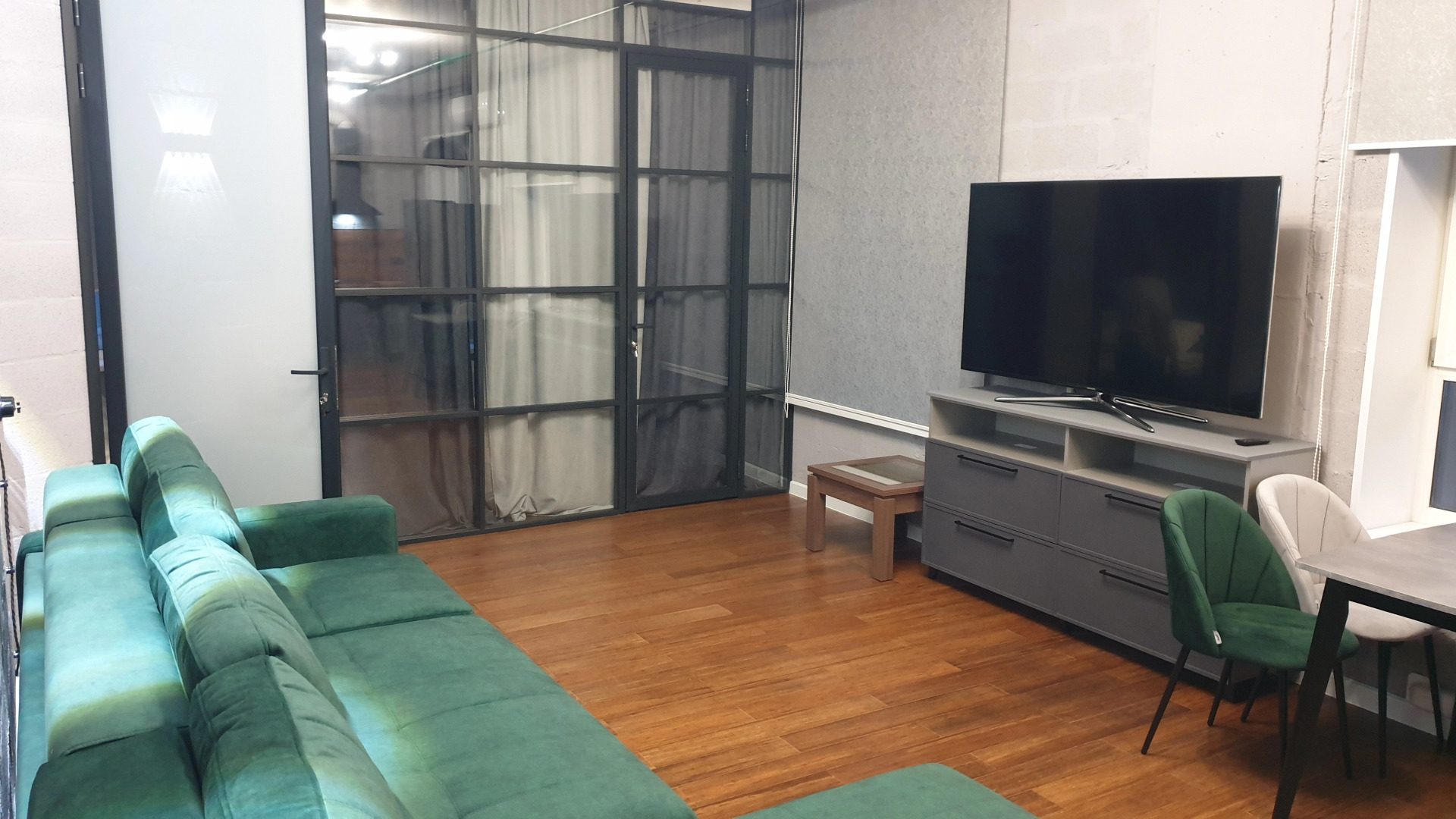 Апартаменты Green Lamp Downtown