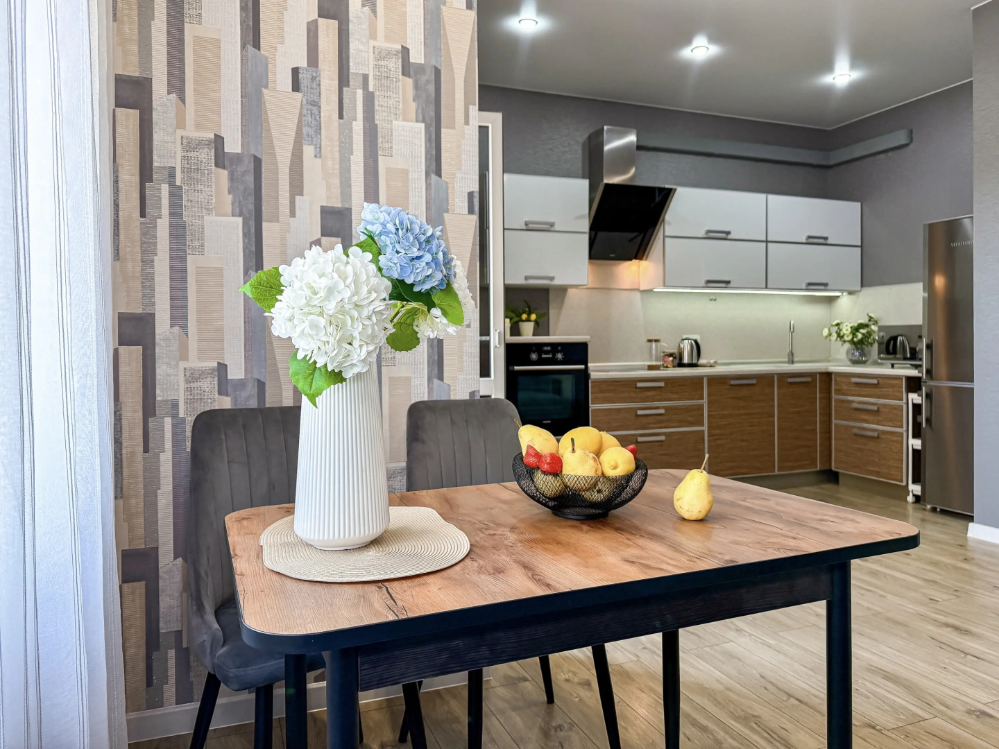 Квартира Уютная студия с потрясающим видом на море в центре