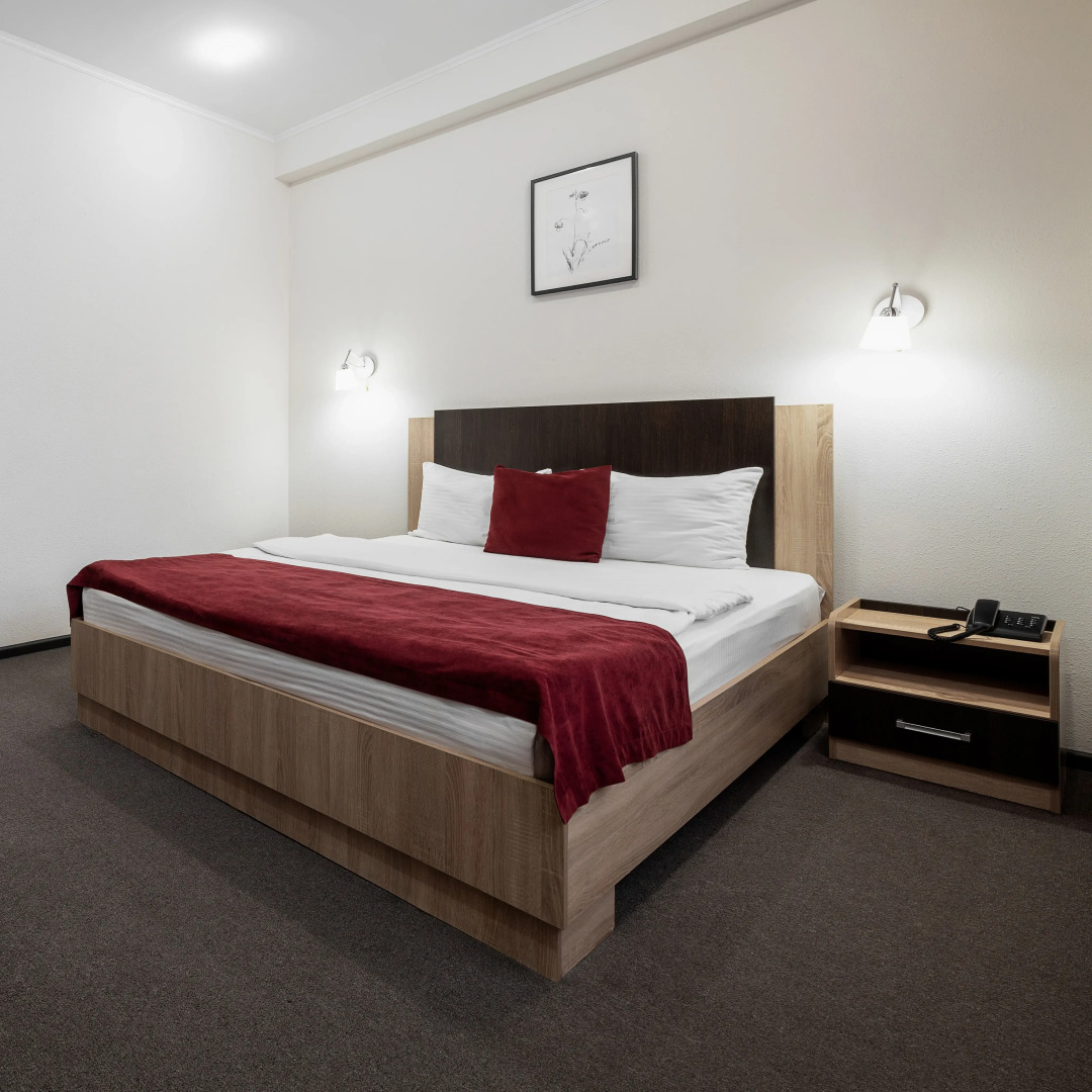 Отель Максим