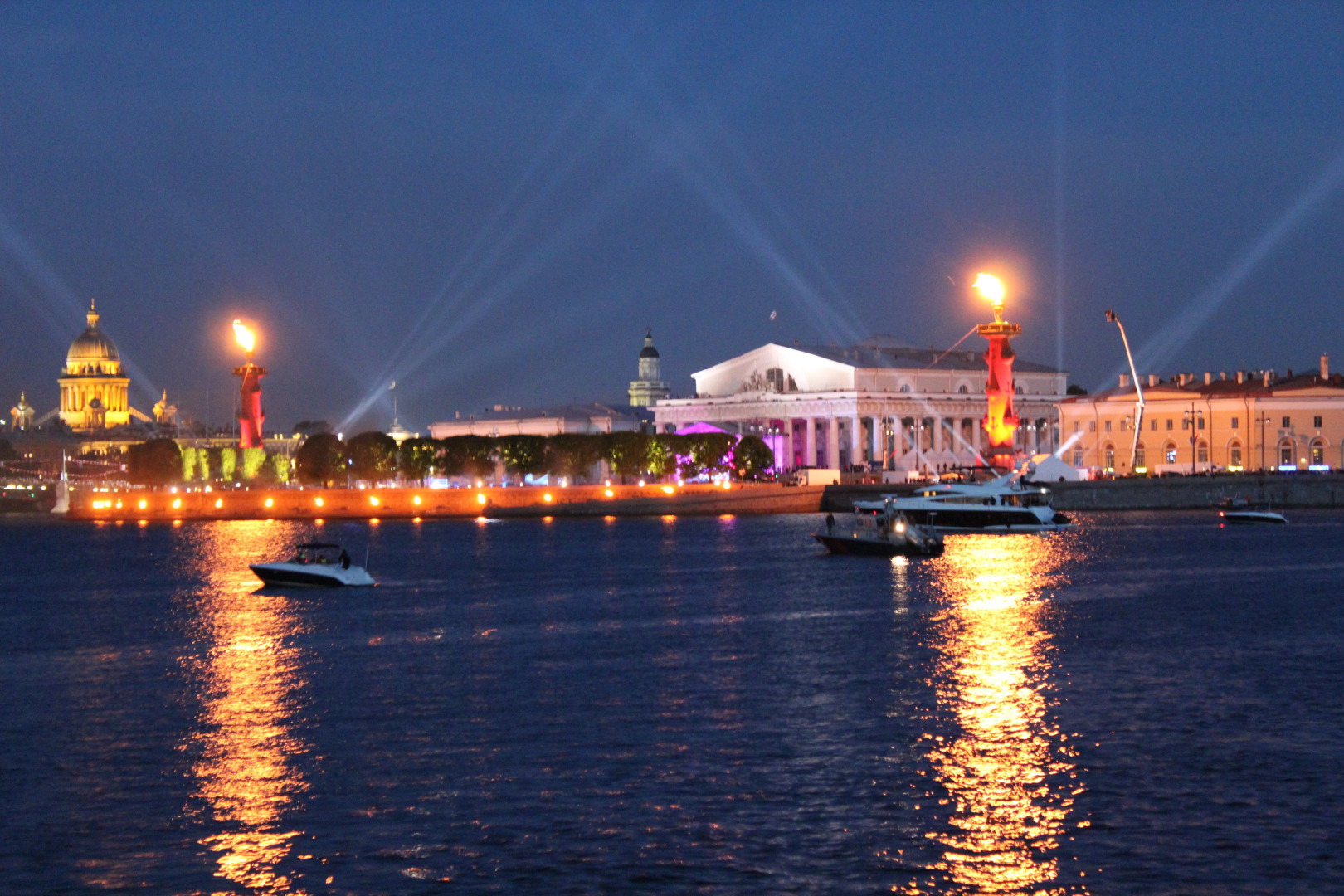 Апартаменты Белый Бегемот у Петропавловки