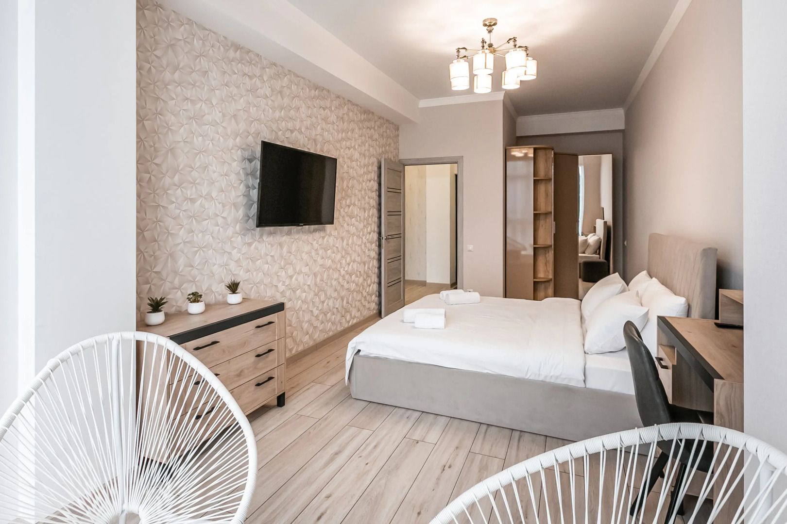 Апартаменты Жасмин от Ирины Савельевой - С лаундж-зоной и балконом- В курортной зоне- У входа в верхний Национальный парк