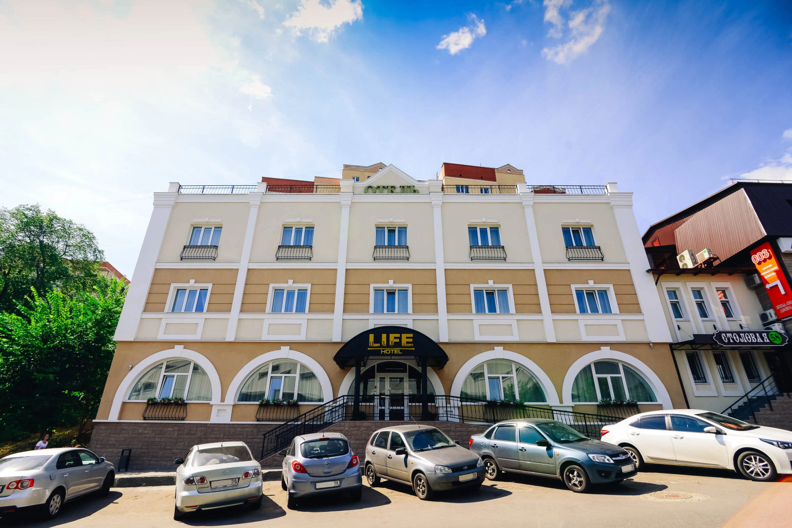 Отель LIFE
