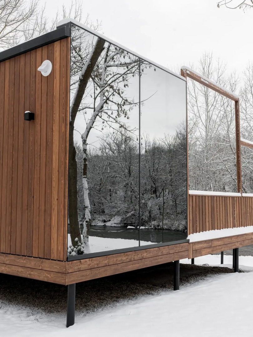 Частный Дом на Берегу Реки с Приватной Террасой и Джакузи