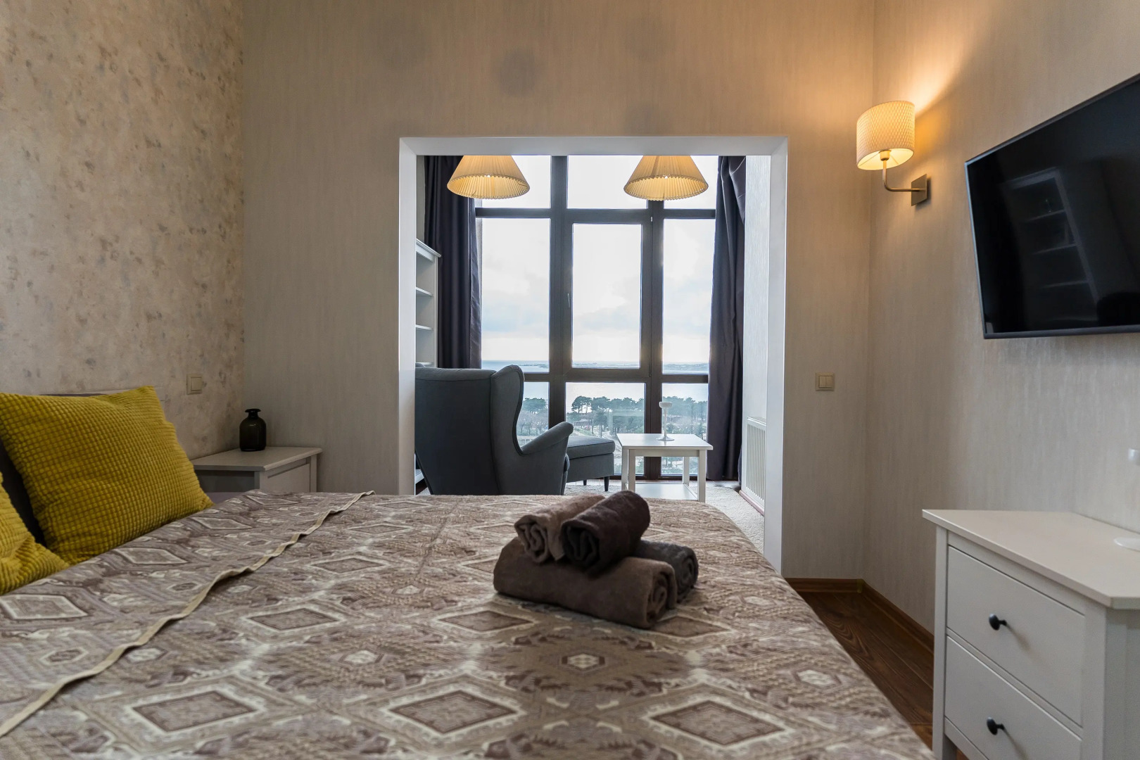 Апартаменты c видом на Морe и Гоpы в ЖК Aльбaтpос oт LеtoApart