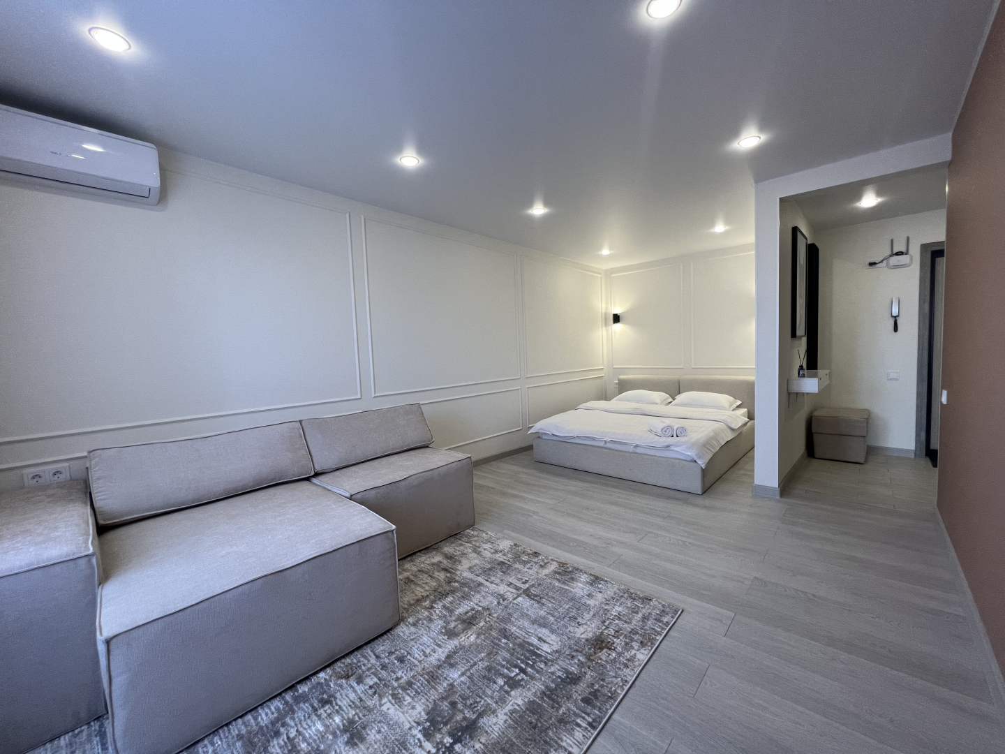 Апартаменты Дизайнерские "Batman-House"