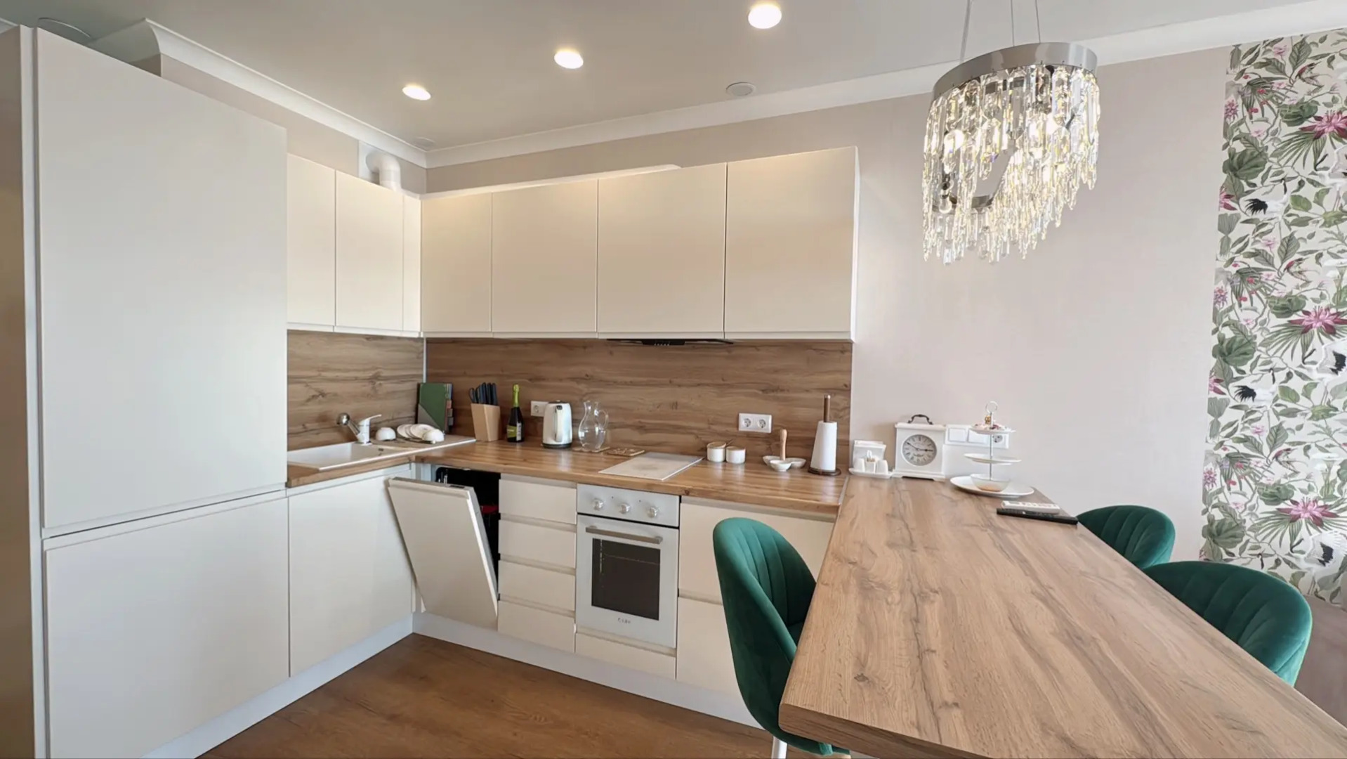 Апартаменты двухкомнатные MorskayaSimfonya-2 люкс с панорамой на море бассейном