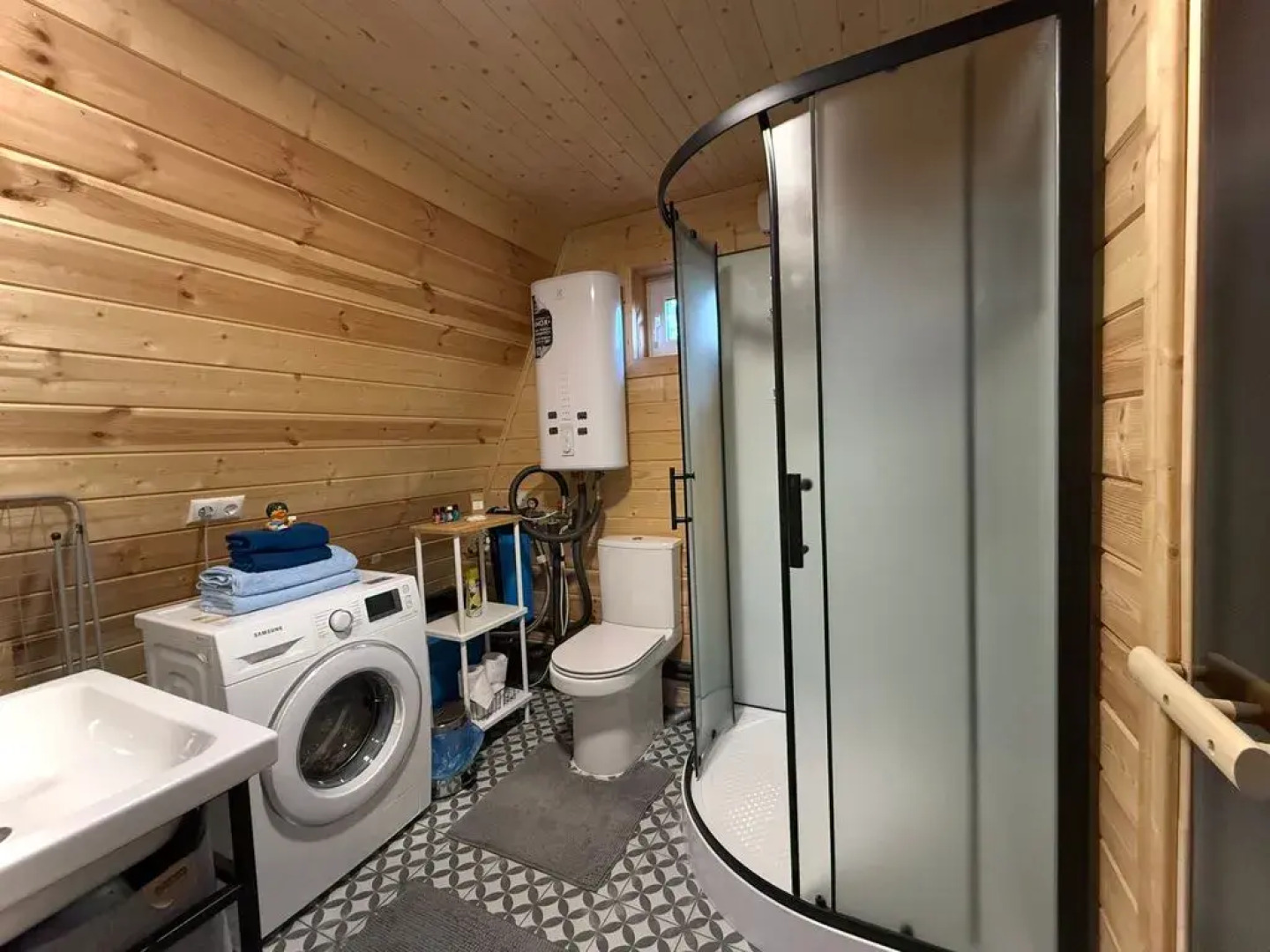 Частный дом с баней в лесу на берегу Истринского водохранилища