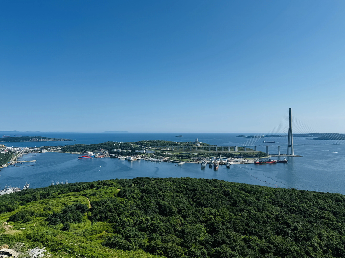 Квартира Панорамная с видом на море и мост Русский