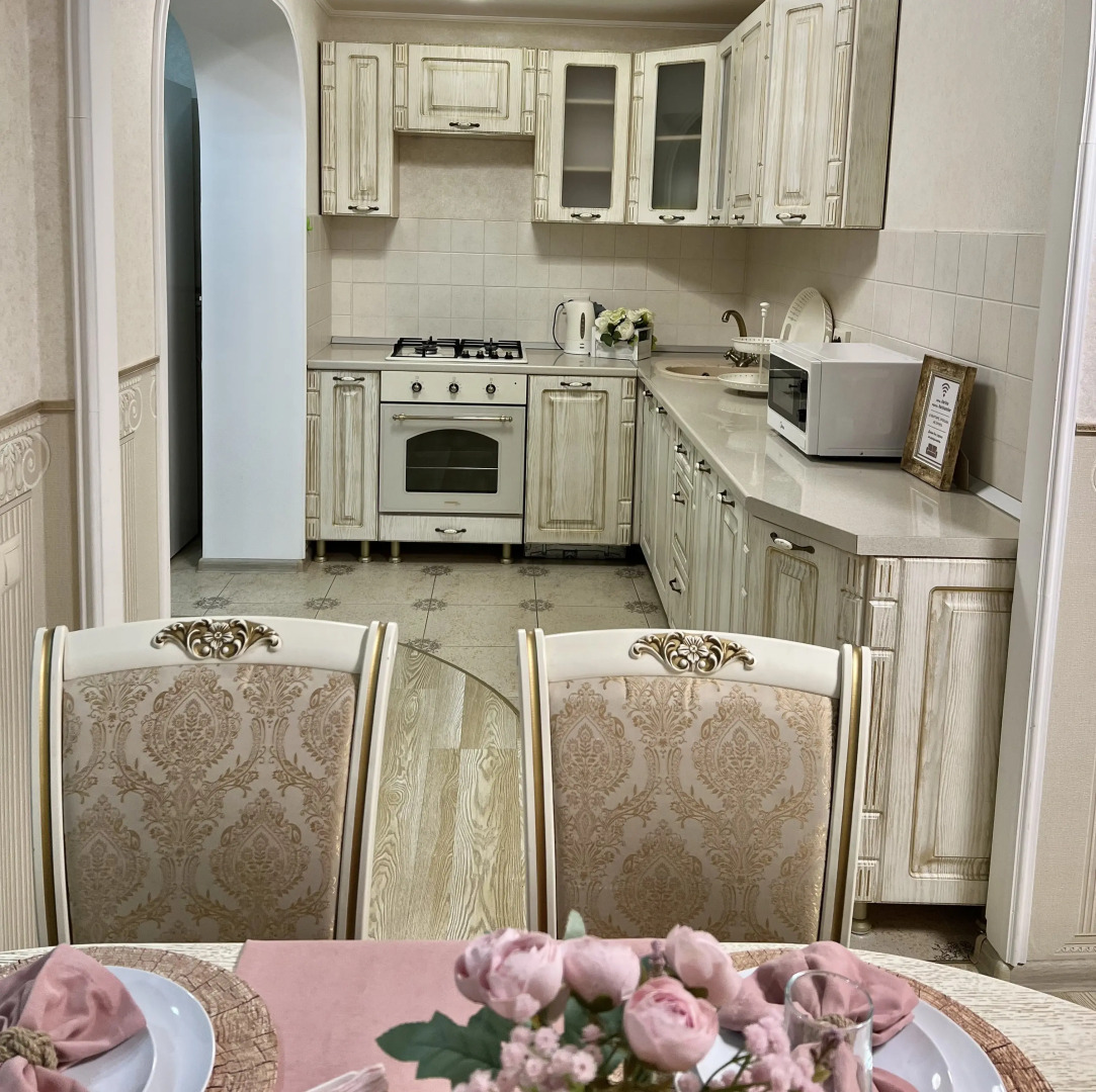 Квартира Шикарная в Центре Города с Двумя Спальнями