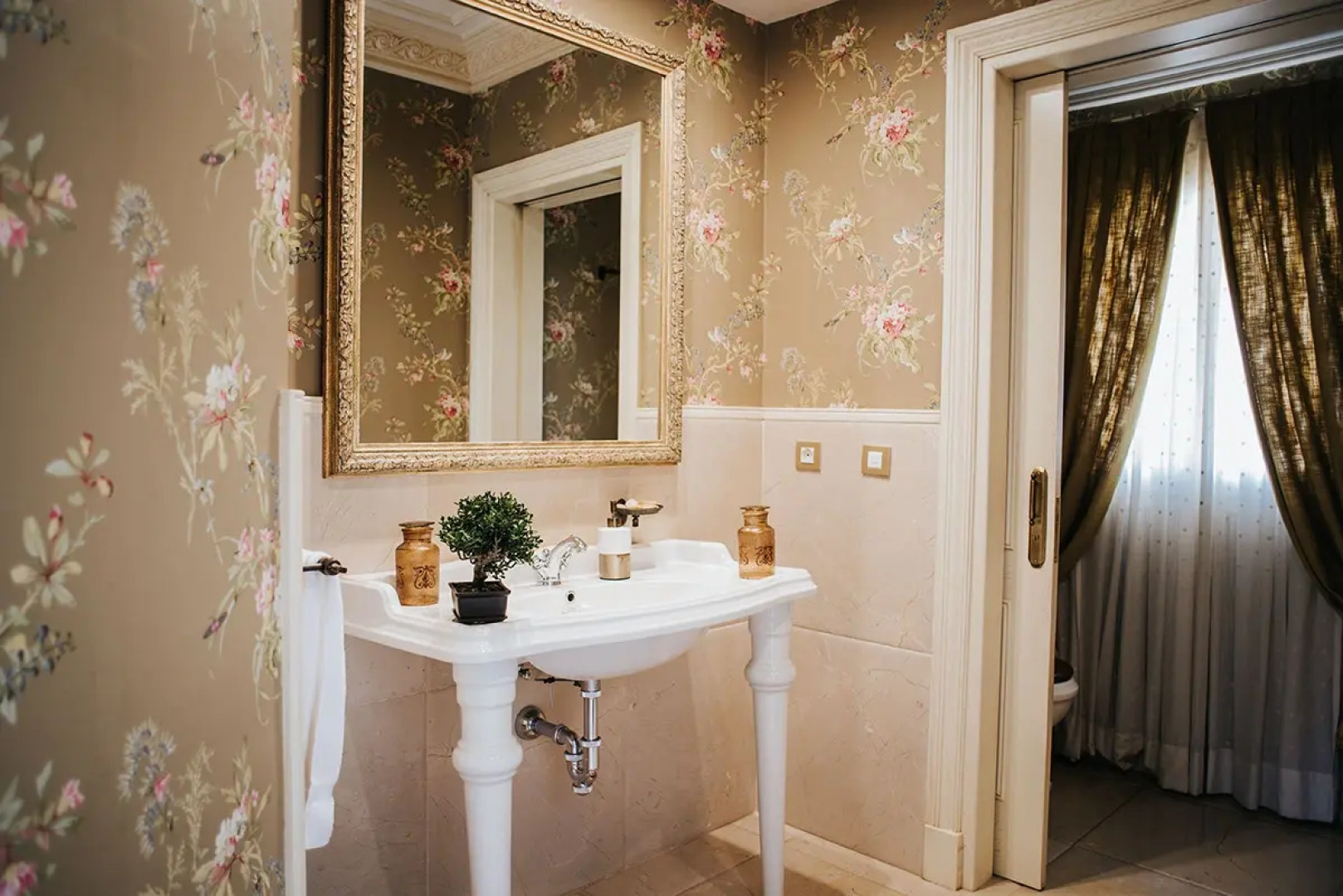 Luxury King Villa Apartments