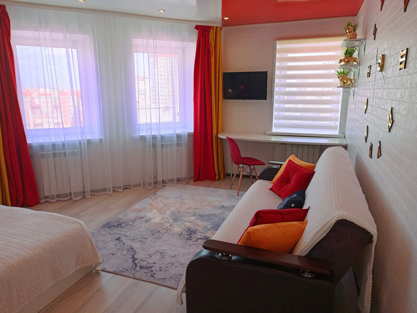 Апартаменты Уютные в высотке на Университетском Lion Apart